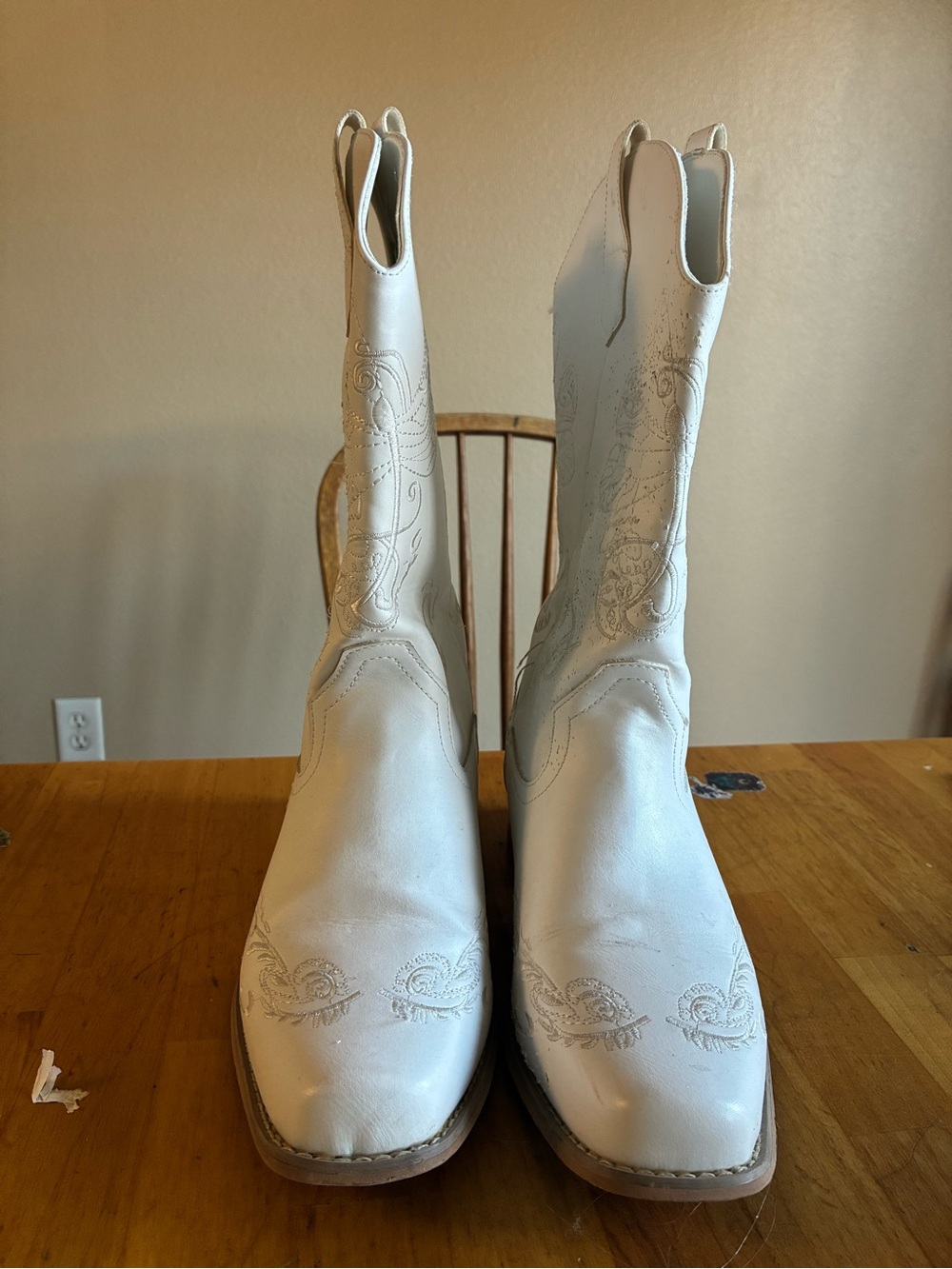 Dream Pairs White Western Embroidered Heeled Boots